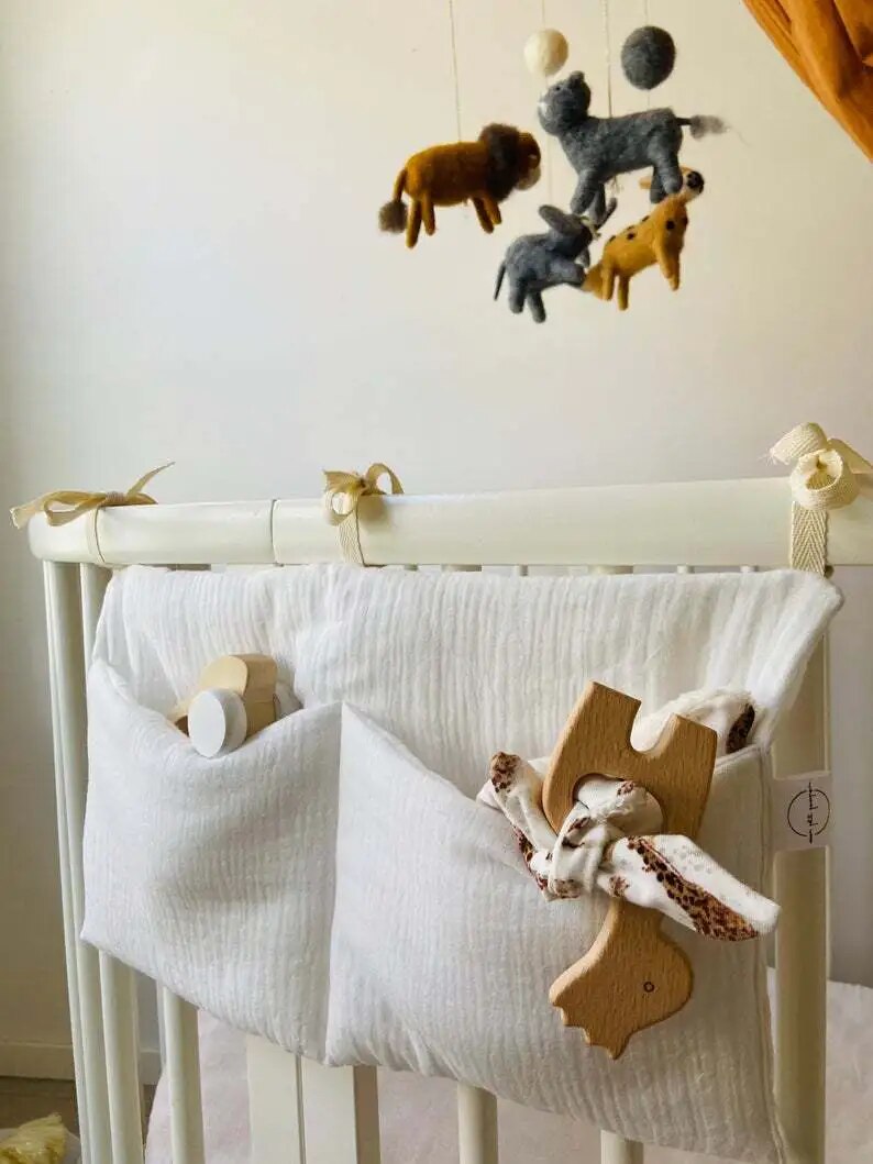 Organizer for crib or bassinet Smooth